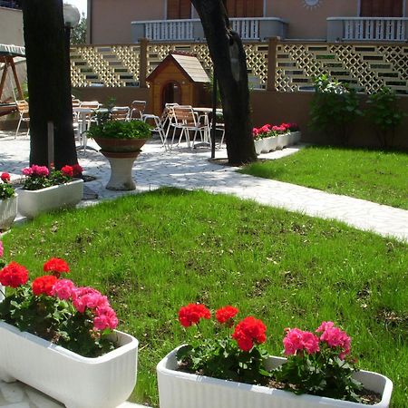 Hotel Roma Марина-ди-Масса Экстерьер фото