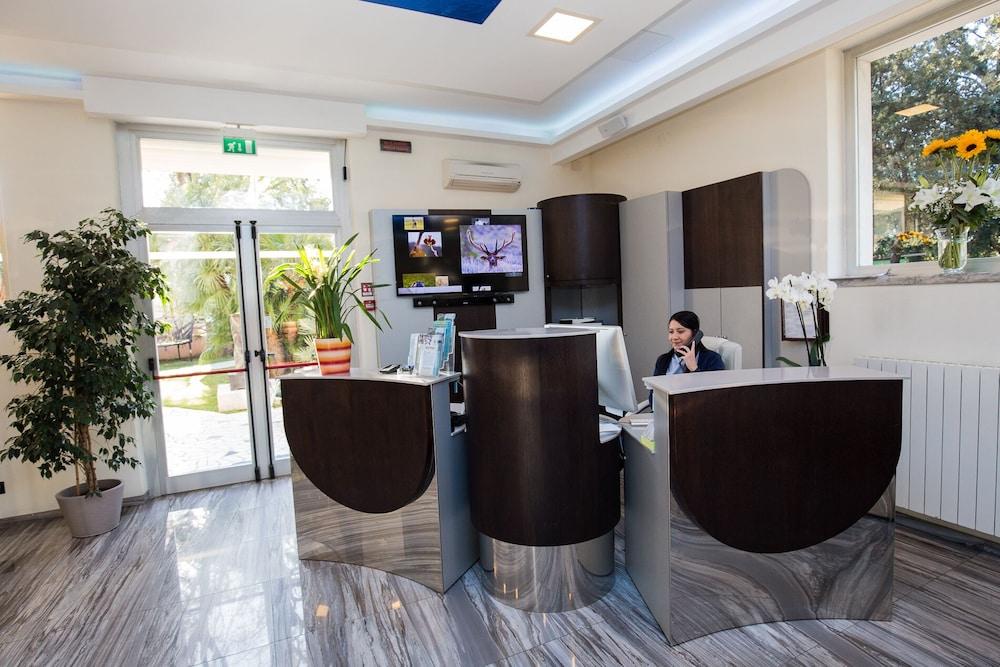 Hotel Roma Марина-ди-Масса Экстерьер фото
