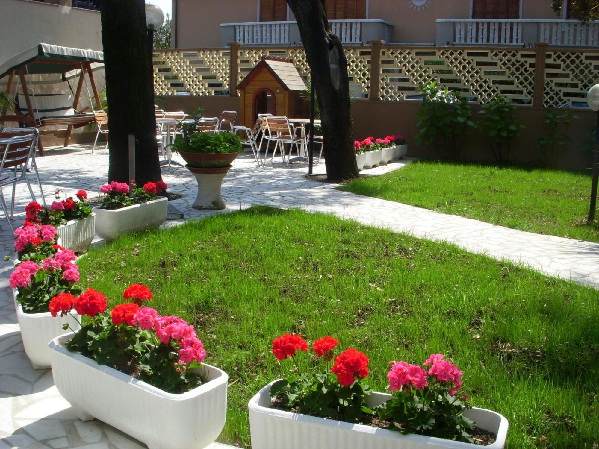 Hotel Roma Марина-ди-Масса Экстерьер фото