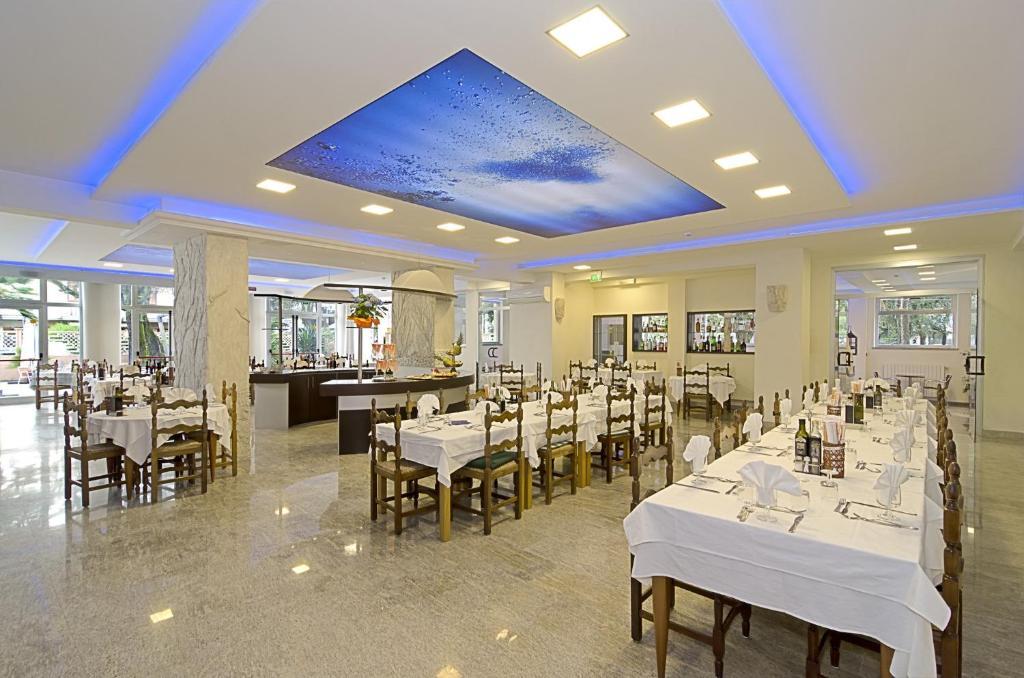 Hotel Roma Марина-ди-Масса Экстерьер фото