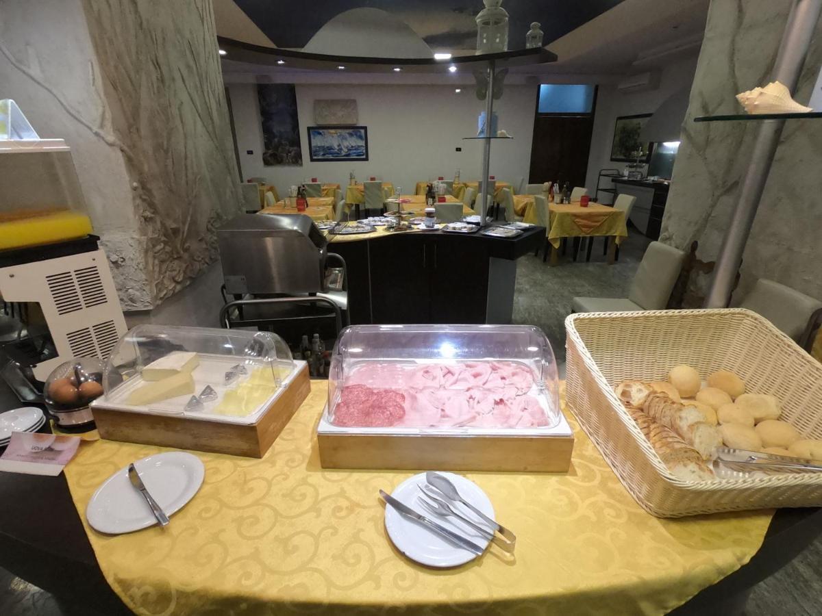 Hotel Roma Марина-ди-Масса Экстерьер фото